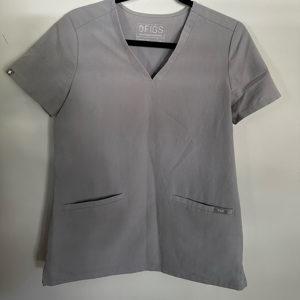 Figs two pocket top
